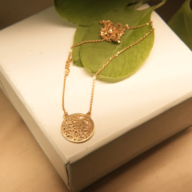 Elegant 22kt Gold Floral Medallion Chain