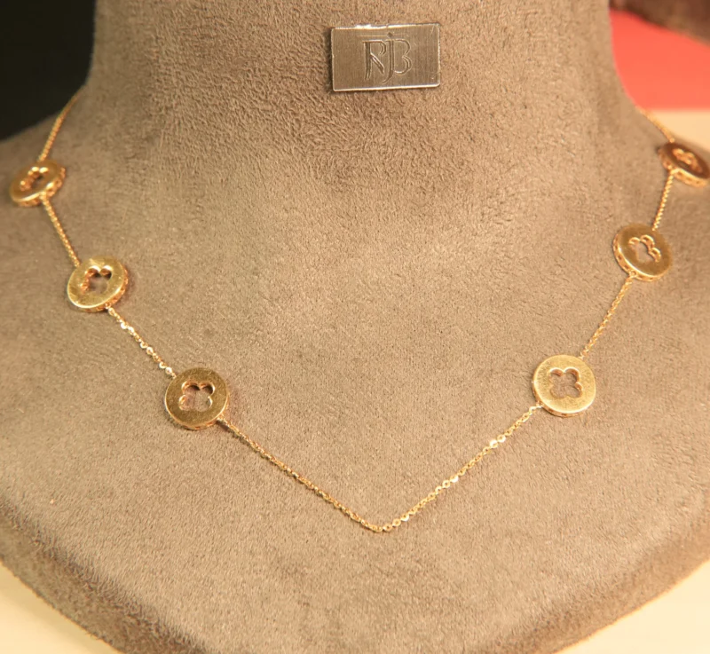 22kt Gold Floral Disc Chain – Modern Elegance Redefined - Image 3