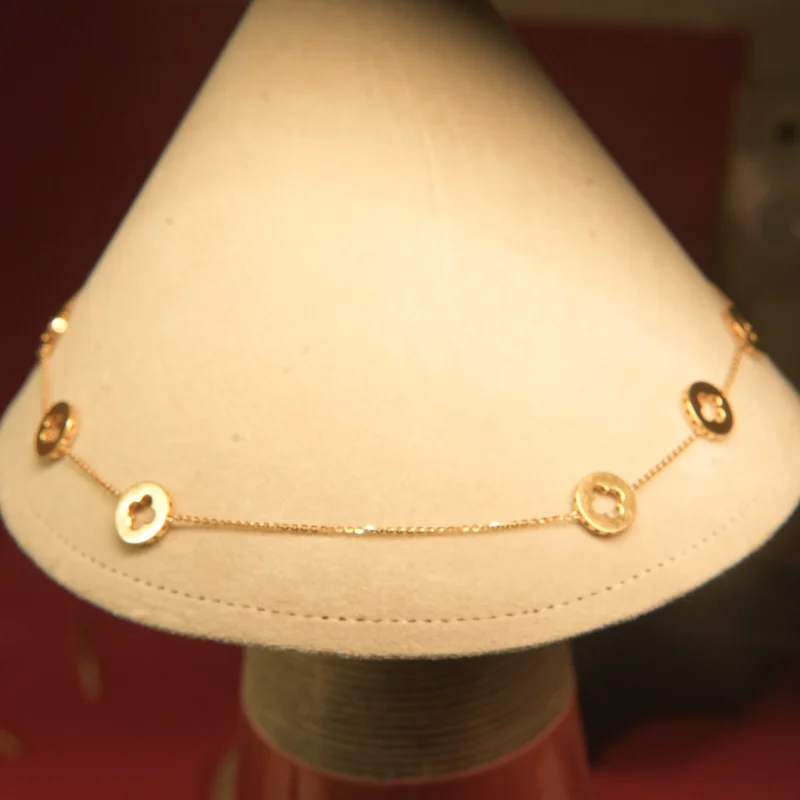 22kt Gold Floral Disc Chain – Modern Elegance Redefined