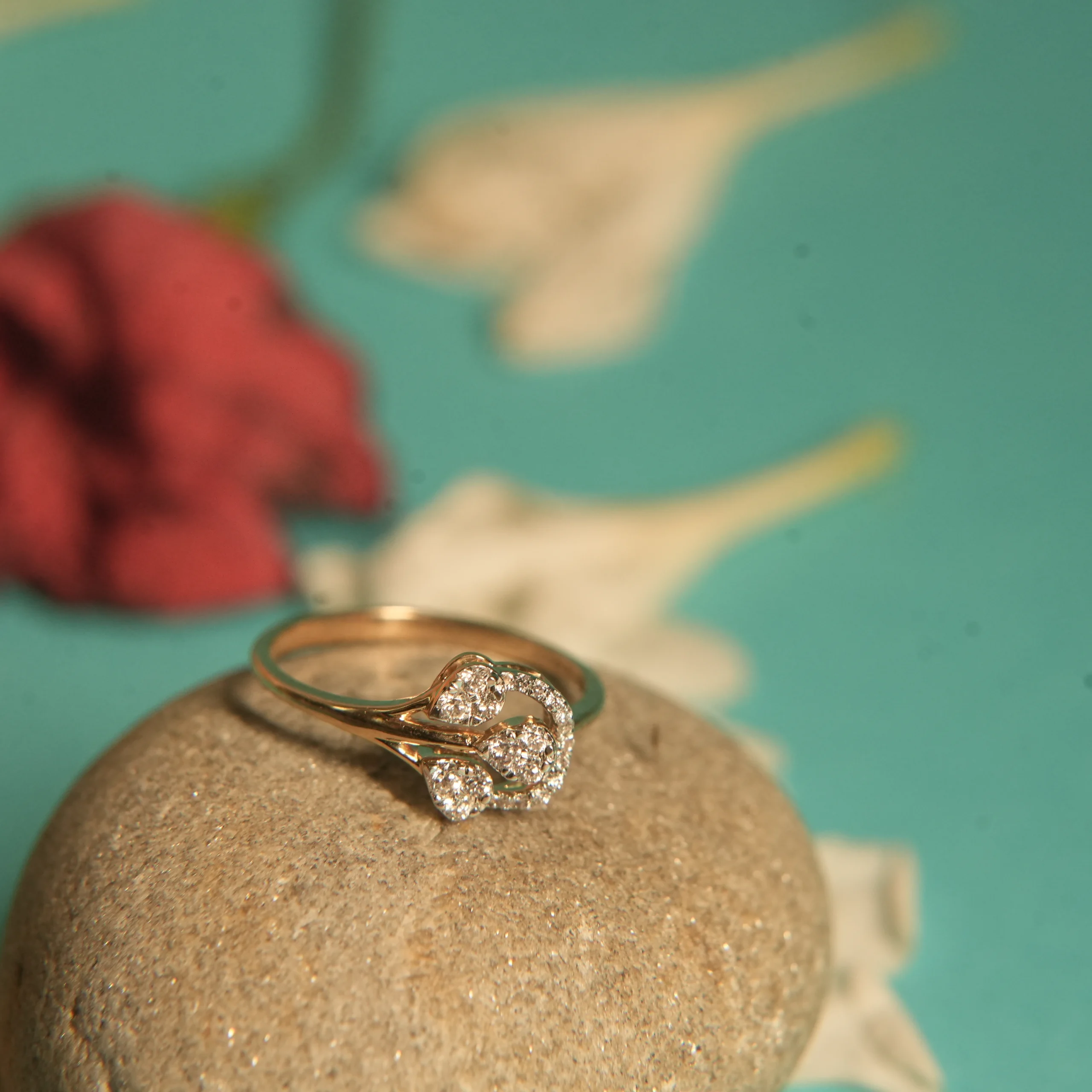 Elegant Cluster Diamond Ring in Yellow Gold