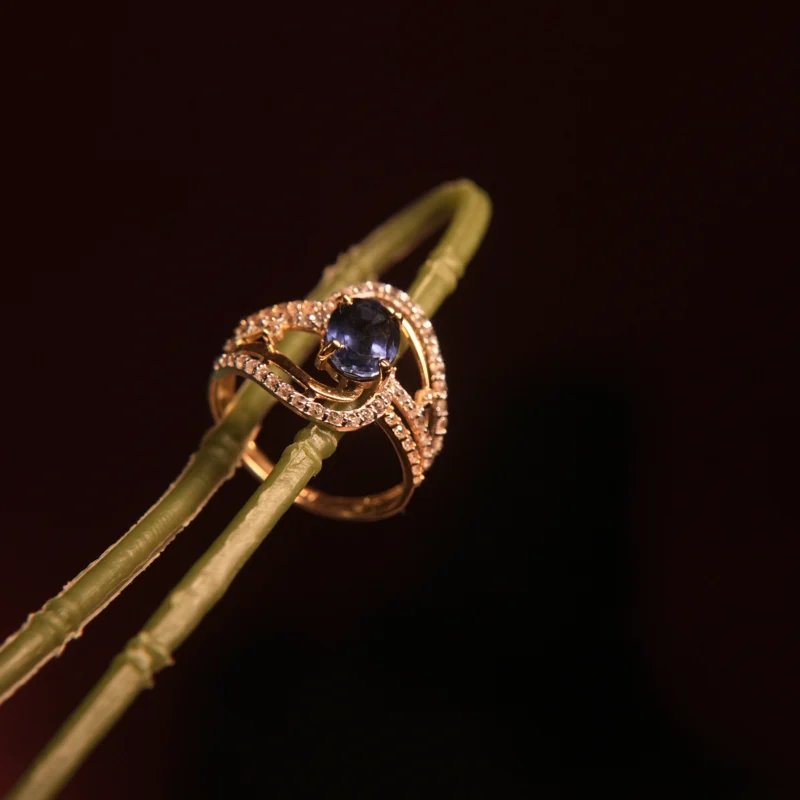 18KT Gold Sapphire Zircon Ring – Graceful Beauty in Every Curve
