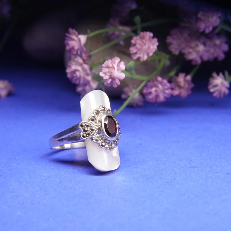 925 Silver Statement Ring with Mother of Pearl & Garnet Centerpiece - Image 2