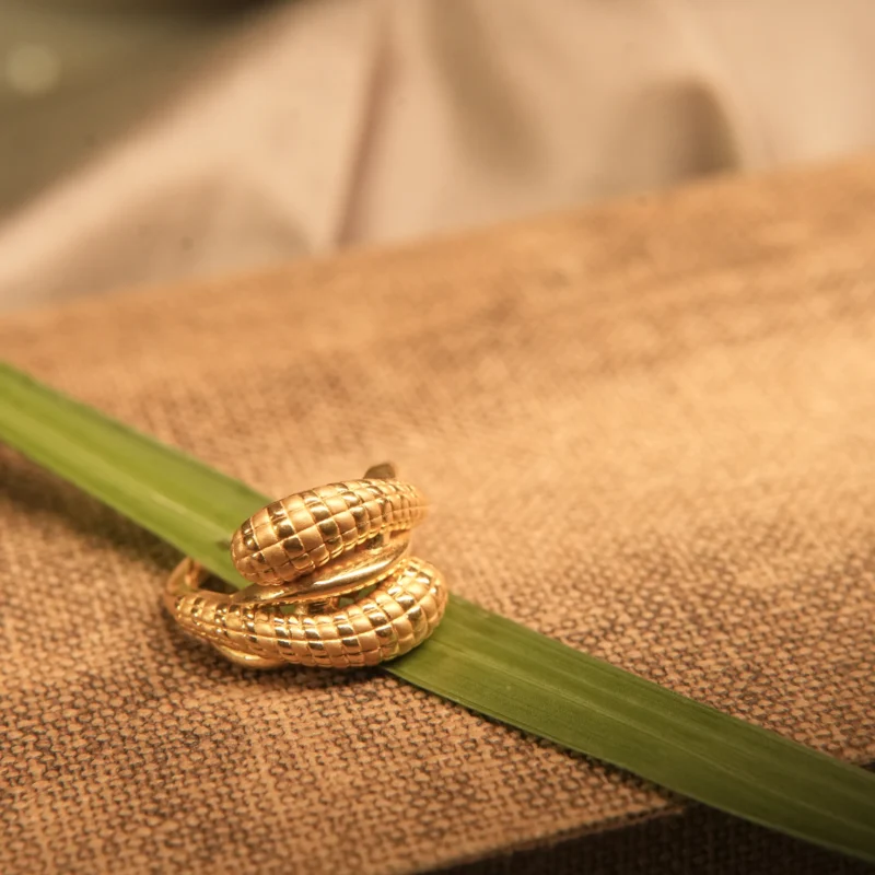 Exquisite 22KT Gold Textured Snake-Inspired Ring – Elegant Statement Piece