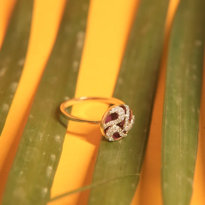 💎 Elegant Diamond Ring with Red Enamel Accents – Timeless Luxury - Image 2