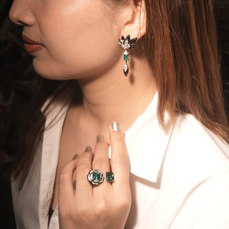 Elegant Silver Dual-Green Zircon Ring with Floral Accents - Image 4
