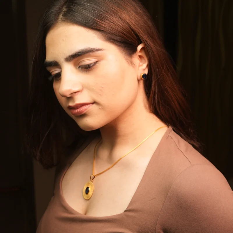 22kt Gold Pendant Set with Deep Blue Stone – Elegant and Stylish - Image 3