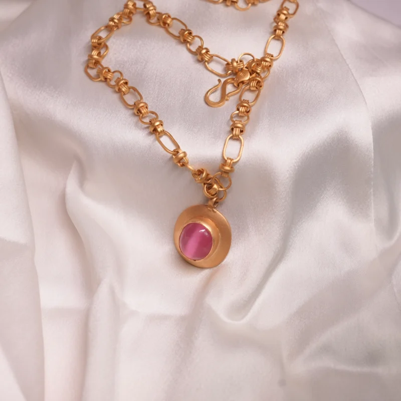 Classic 22kt Gold Pendant Set with Pink Stone – Elegant and Timeless