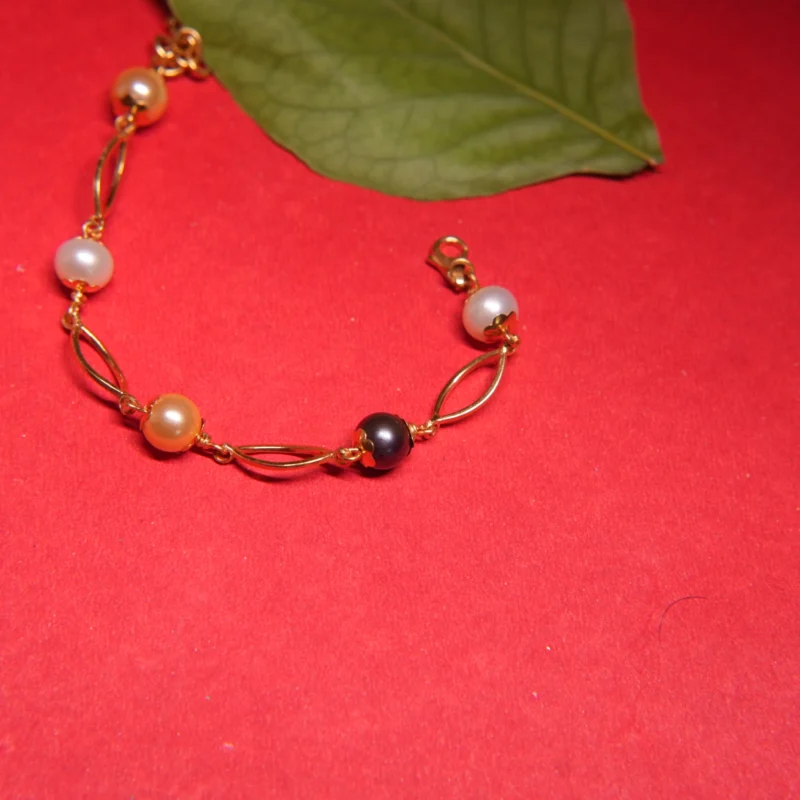 Elegant And Multi-Pearl Link 22kt Gold Bracelet