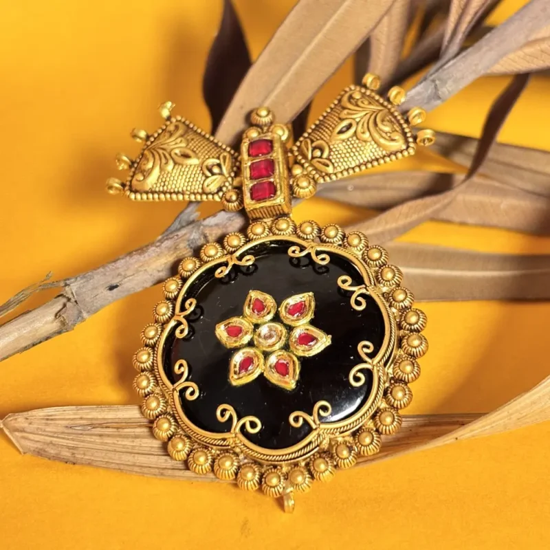 Antique Gold Pendant Set with Black Stone & Floral Kundan Design