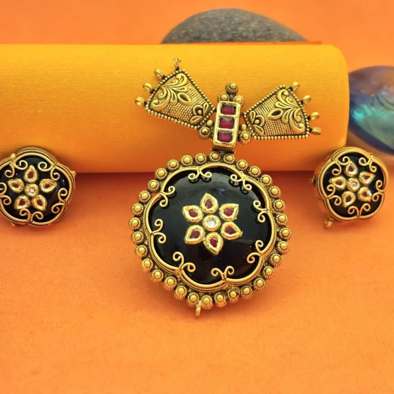 Antique Gold Pendant Set with Black Stone & Floral Kundan Design - Image 3