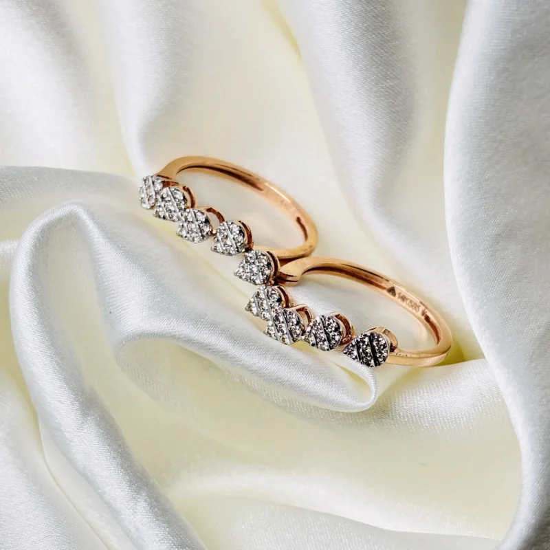 Elegant Diamond Ring with Leaf-Inspired Design - Image 4