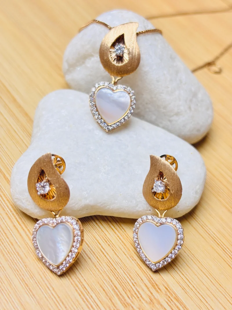 Rose Gold Pendant Set with Diamonds & Mother of Pearl Heart Design