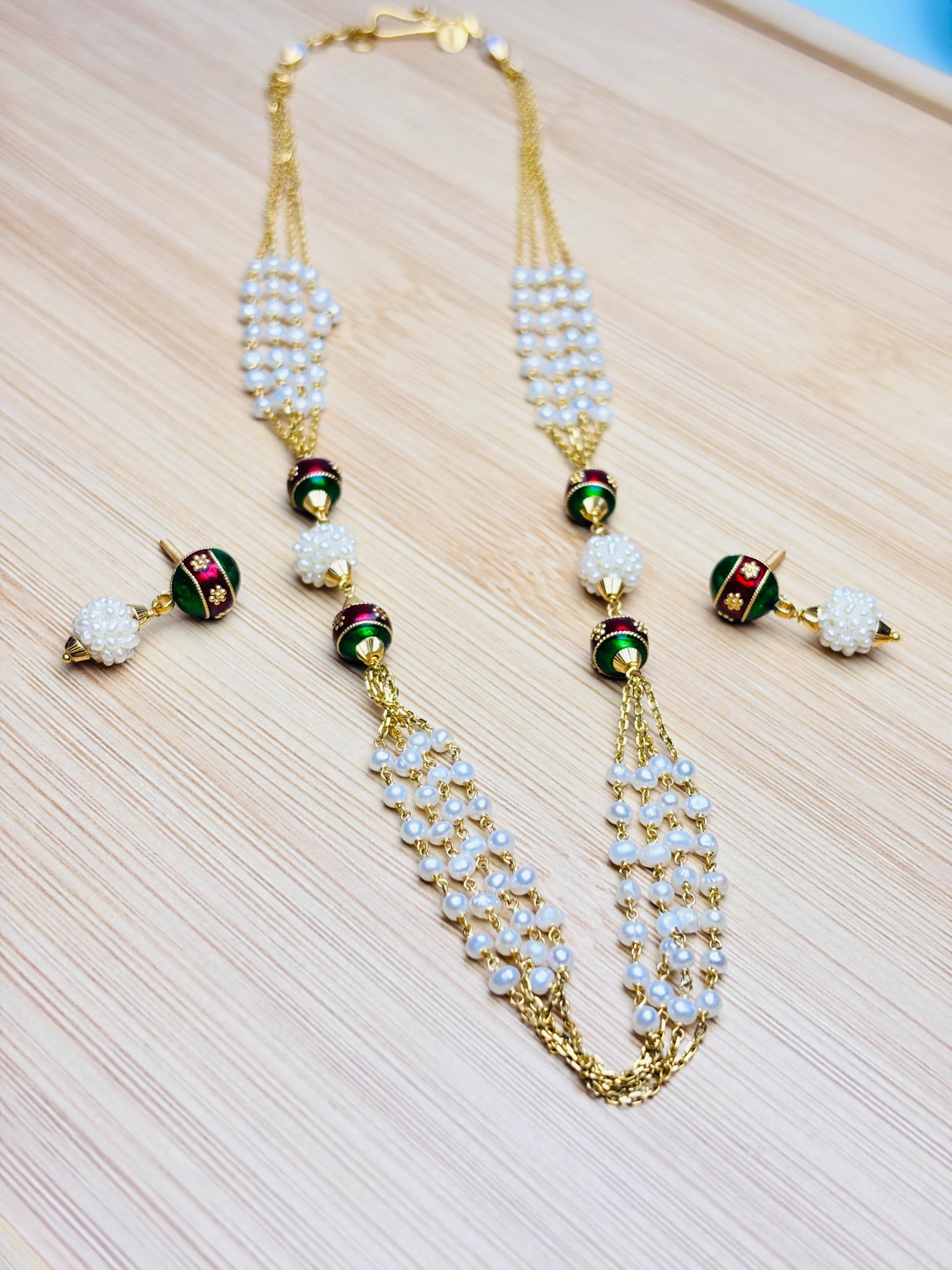 Elegant 22Kt Gold Chain with Matching Earrings – Pearl & Enamel Design - Image 2