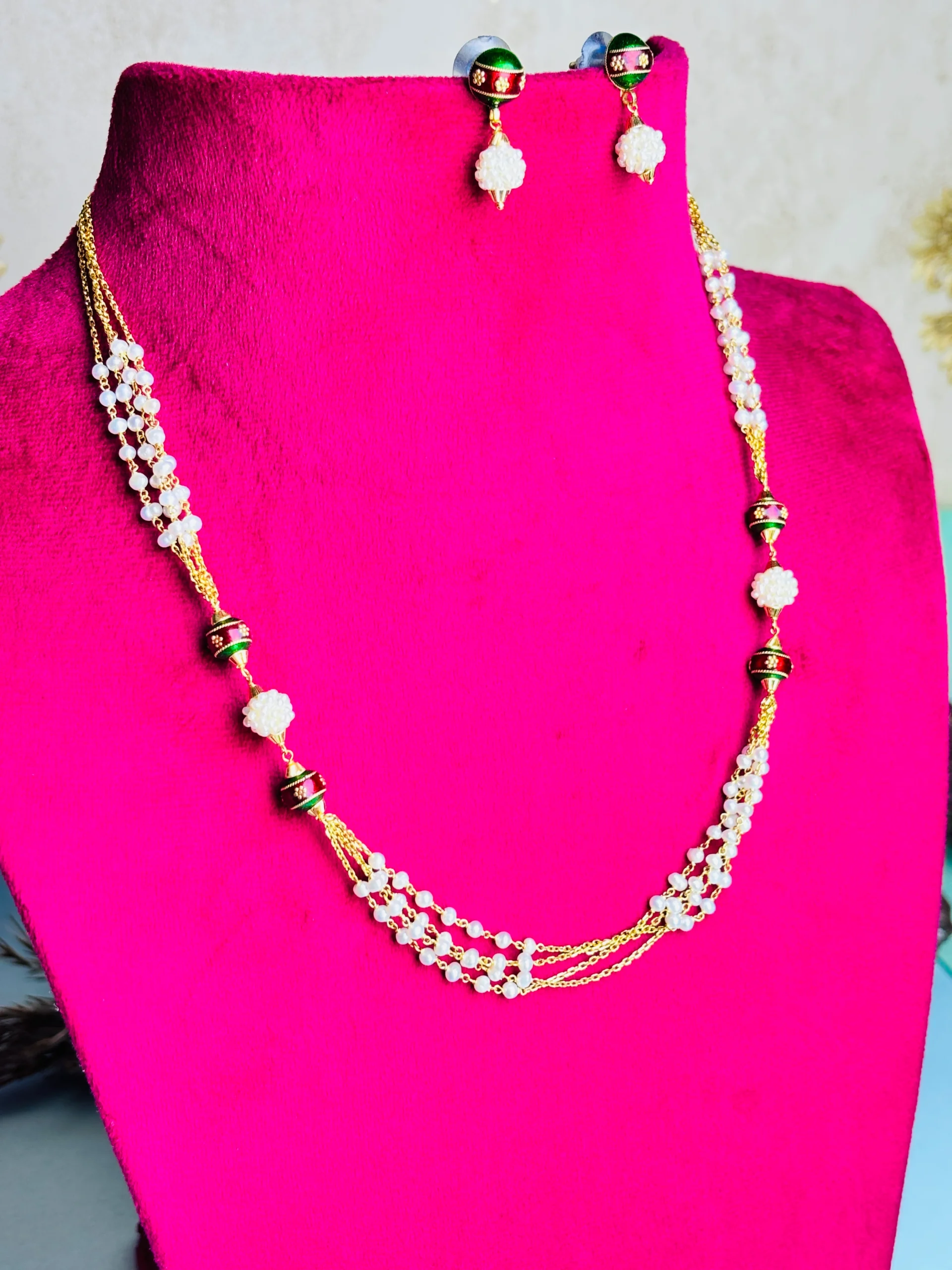 Elegant 22Kt Gold Chain with Matching Earrings – Pearl & Enamel Design - Image 4