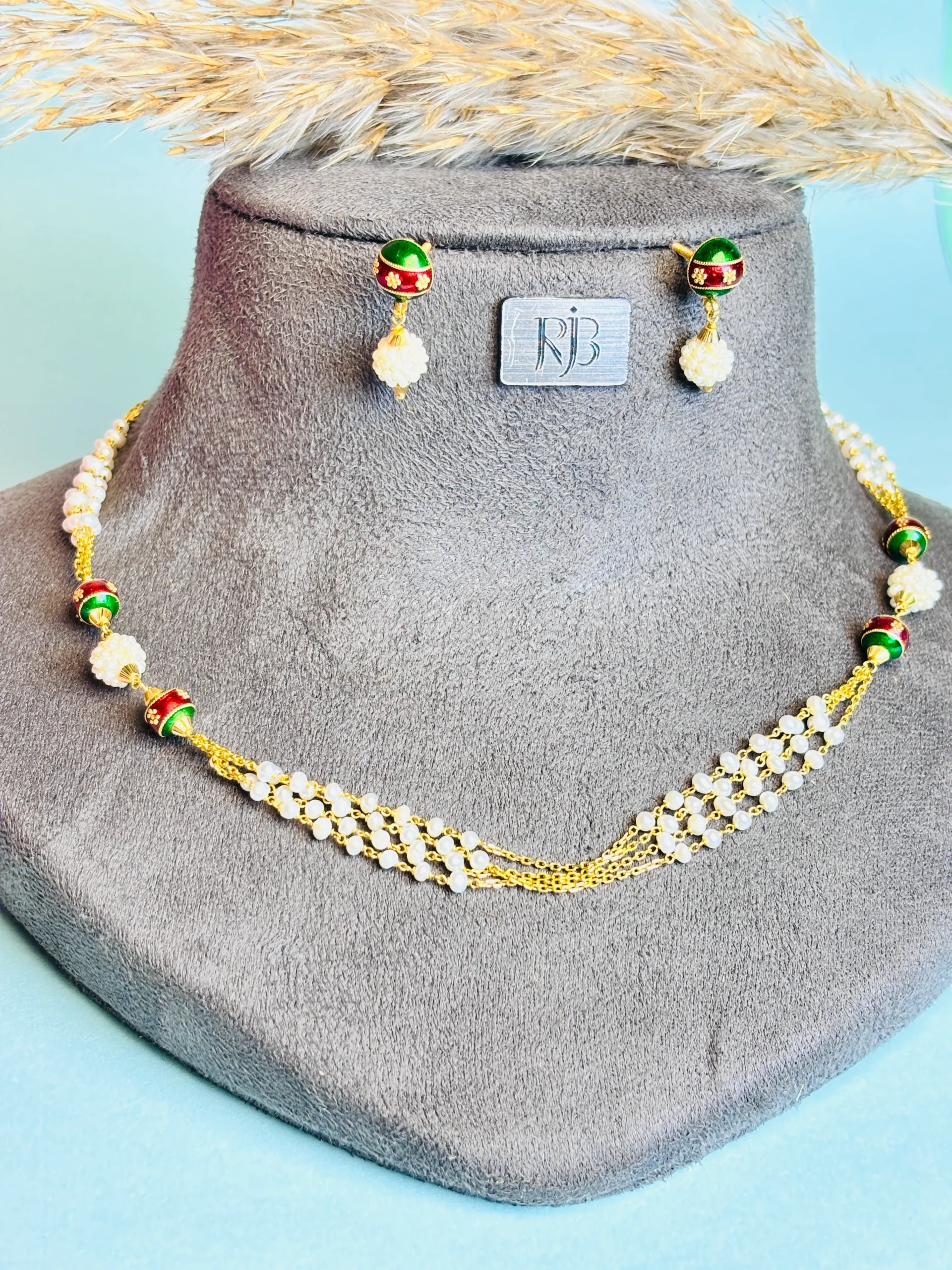 Elegant 22Kt Gold Chain with Matching Earrings – Pearl & Enamel Design
