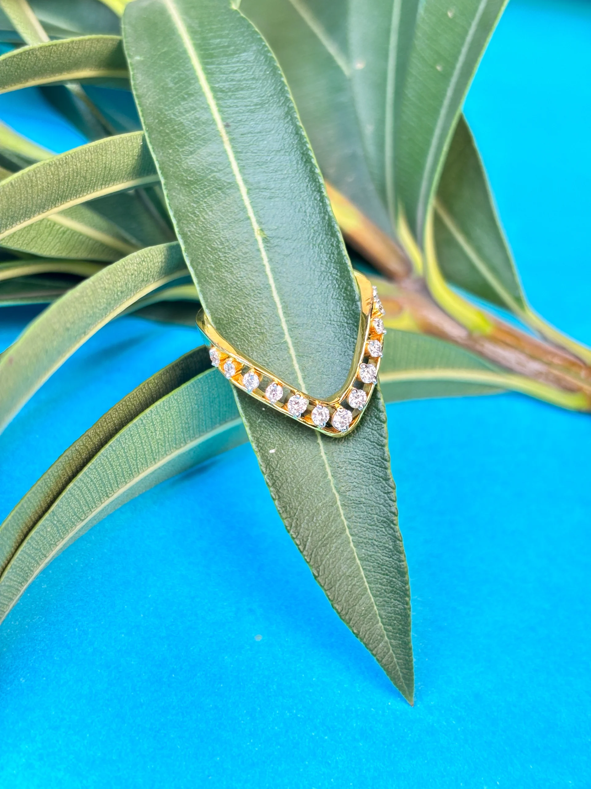 Elegant V-Shaped Diamond Ring in 18KT Gold - Image 2