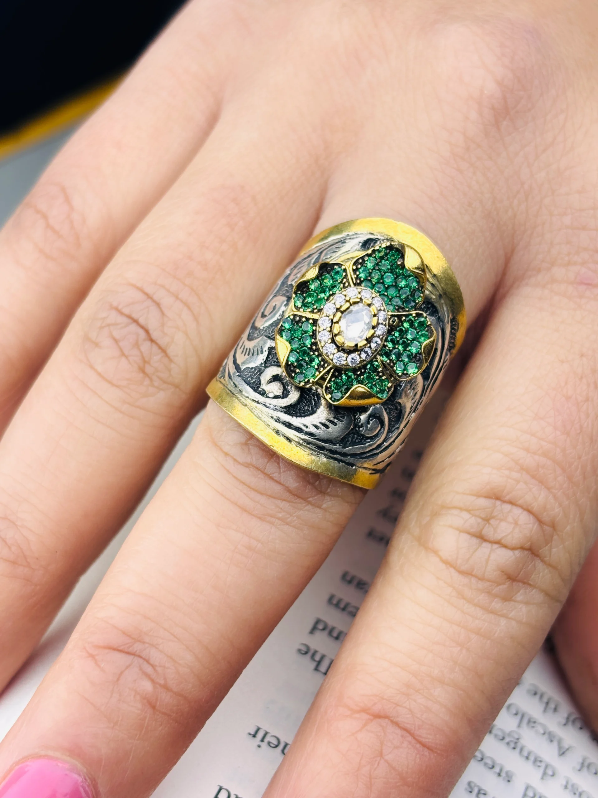 Vintage Floral 925 Silver Statement Ring with Green Stone & Gold Accents - Image 2